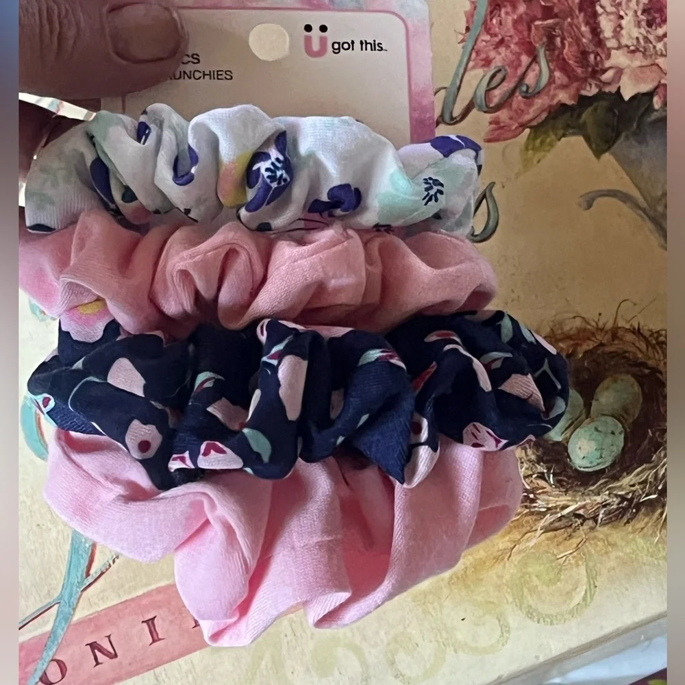 NWT Scunci 4 Piece Pinks & Blues Scrunchies